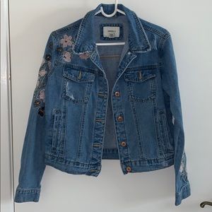 🌸 2/$20 Forever 21 Jean jacket with flowers